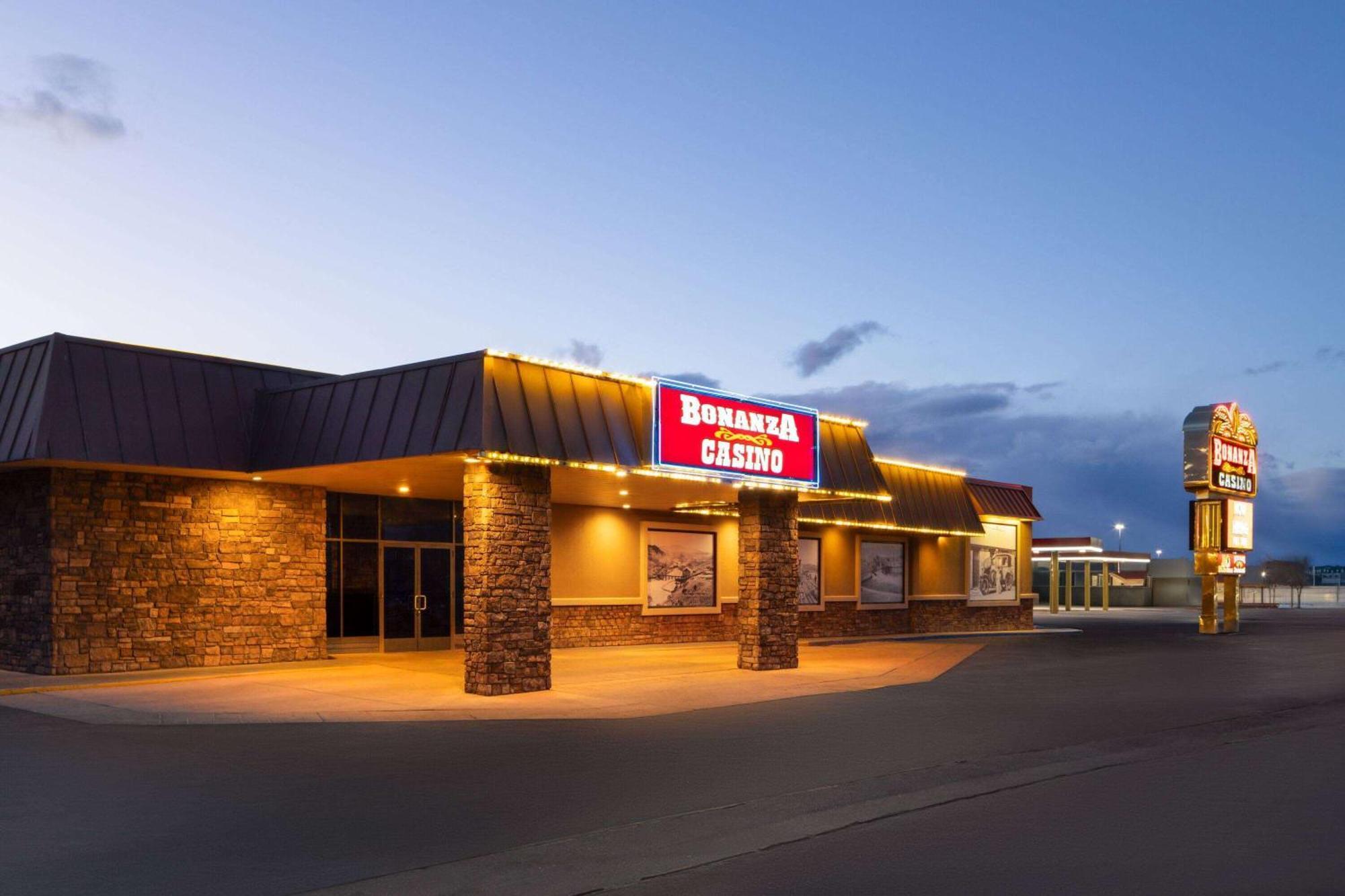 Super 8 By Wyndham Fallon Exterior photo