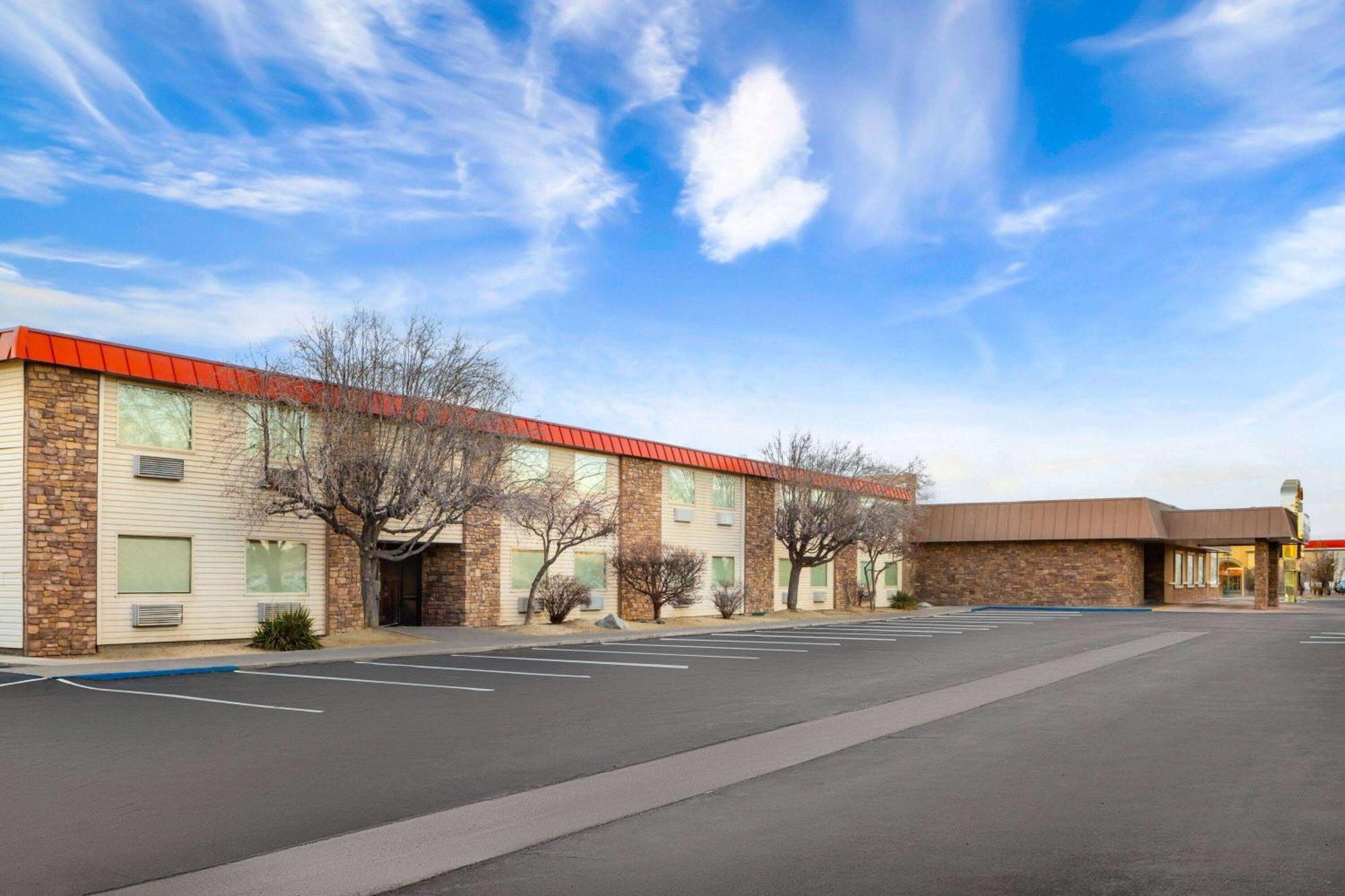Super 8 By Wyndham Fallon Exterior photo